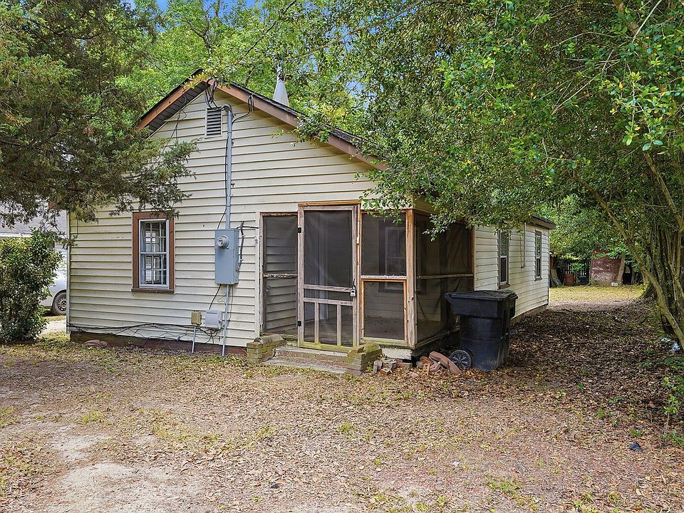 1st image of 207 2nd St
