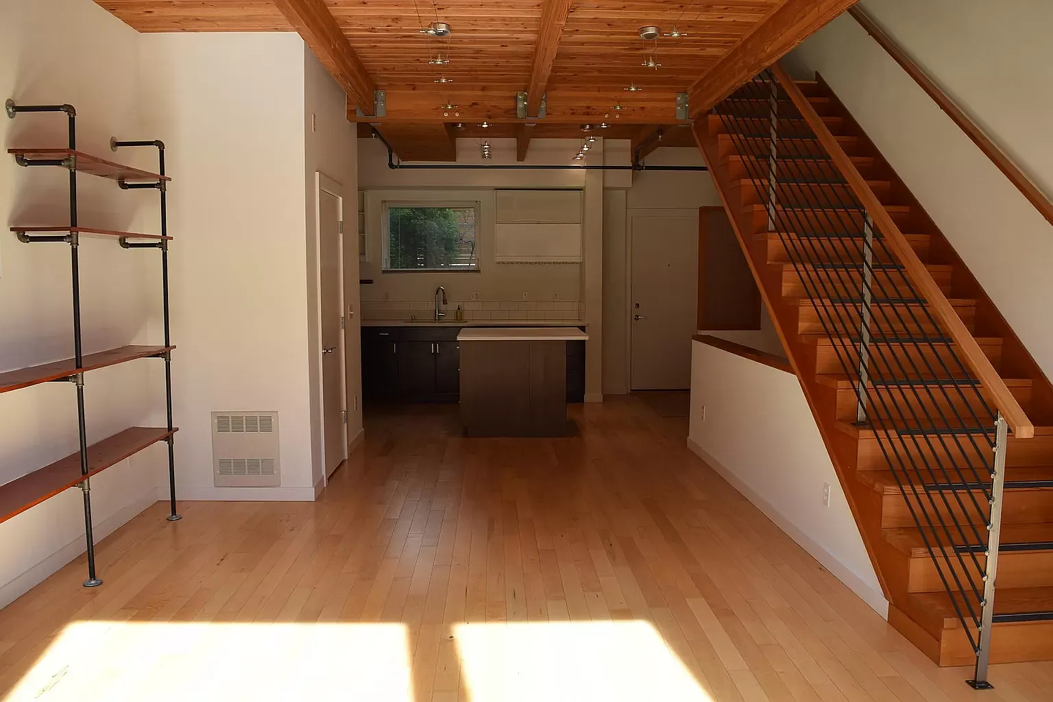 2 bed, 2.5 bath, 1650 sqft, $3,900 — Photo 4