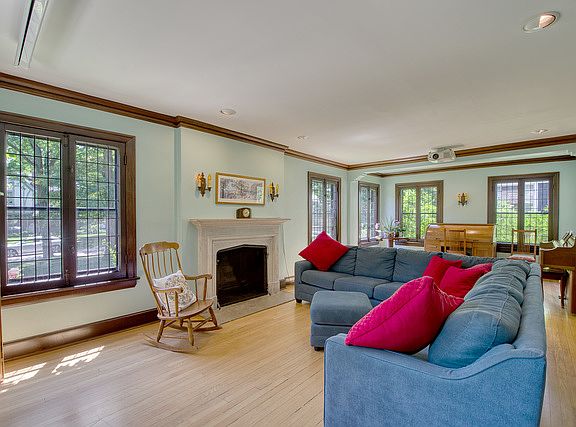 5th image of 357 Woodlawn Ave
