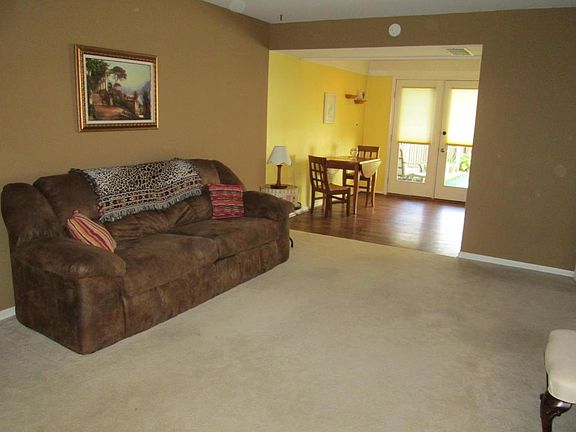 2nd image of 911 Manor Ln Unit F