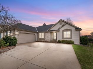 N66W13723 Crestwood Dr, Menomonee Falls, WI 53051