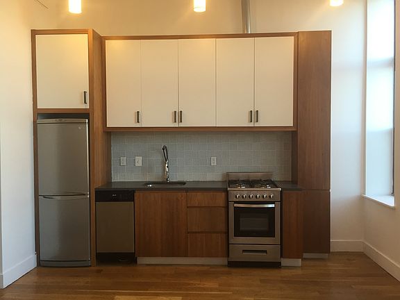2nd image of 949 Willoughby Ave #201RA
