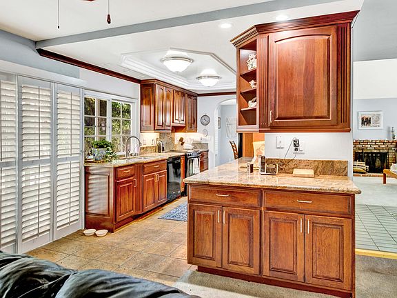 A great circular floorplan is an entertainer's delight