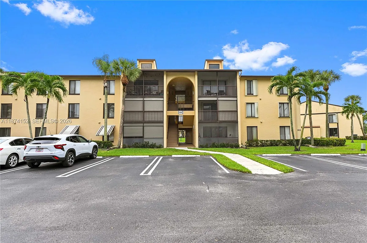 Building Photo - 812 Sky Pine Way #C2