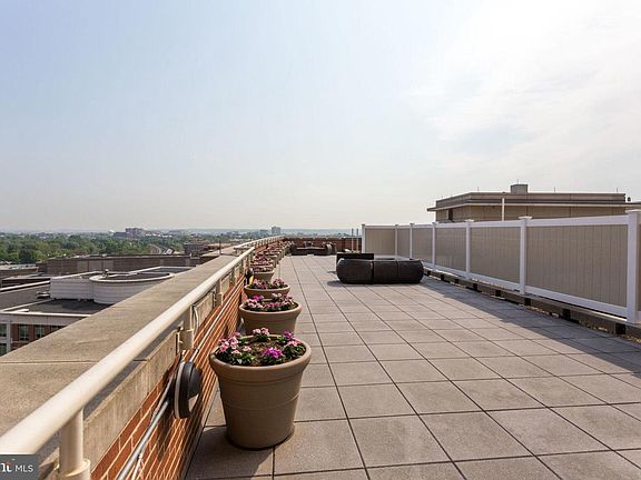 5th image of 2050 Jamieson Ave APT 1002