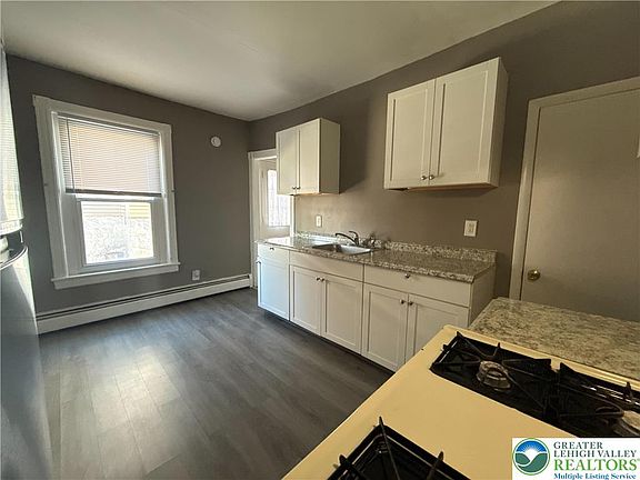 4th image of 919 Mechanic St