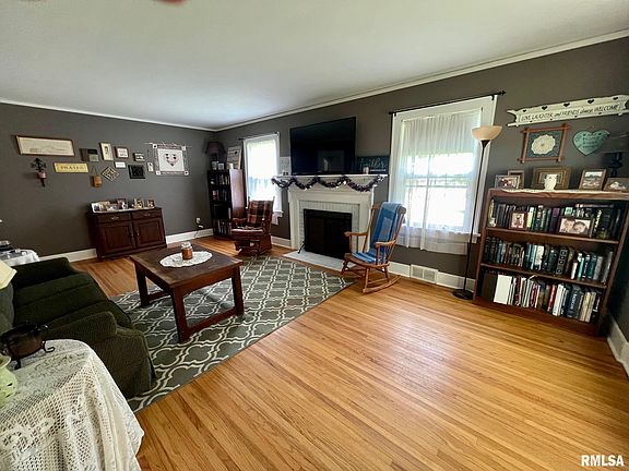 2nd image of 707 S 11th St
