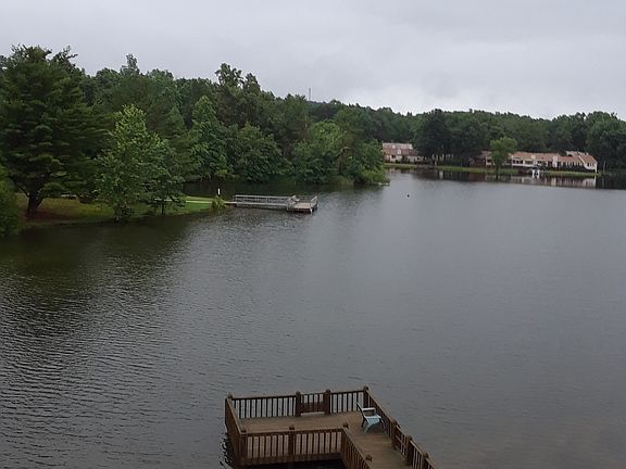 2nd image of 29 Lakeshore Ter Unit 9