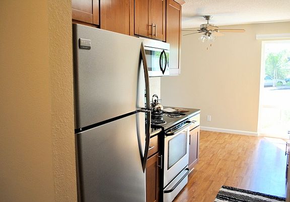 2nd image of 690 Sharon Park Dr APT 15