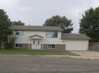 2003 Apache Dr, Garden City, KS 67846