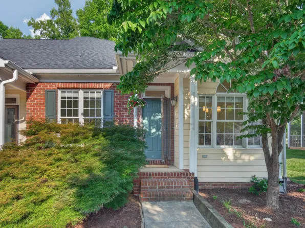 806 Carved Oak Dr, Durham, NC 27707