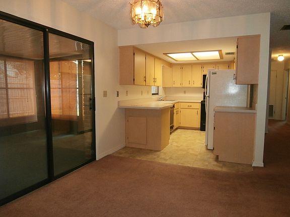 Dining/kitchen