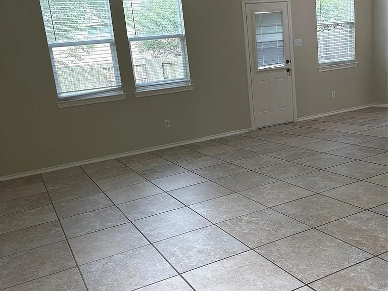 24514 Haywards Crossing Ln — Photo 6