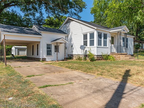 3rd image of 1019 E Main St