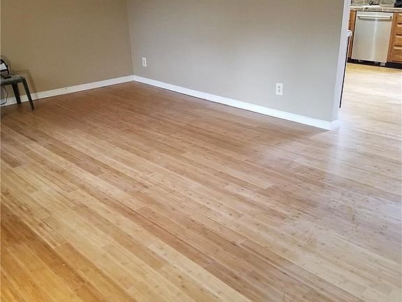 3rd image of 293 Greenbrier Ave