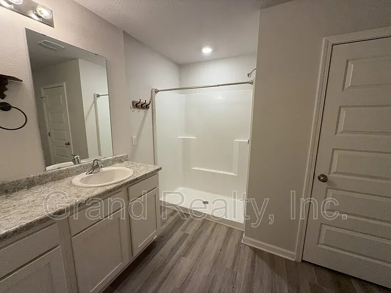 5482 Peach Dr — Photo 11