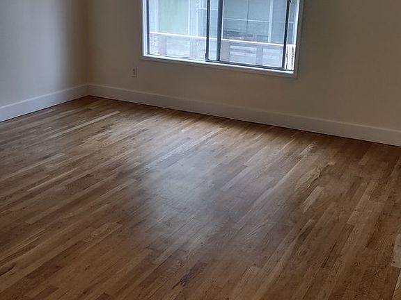 2nd image of 4073 SE Gladstone St