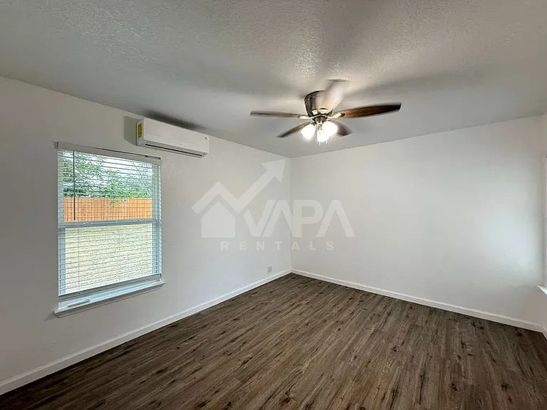 515 Blakeley Dr — Photo 10