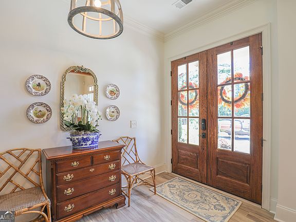4th image of 211 Arbor Way
