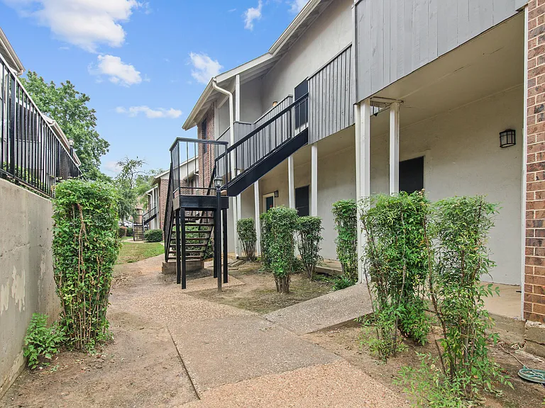 The Woodlands — Photo 31