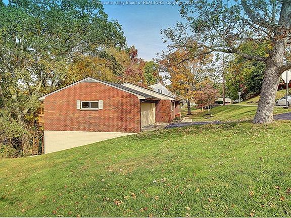3rd image of 915 Churchill Cir