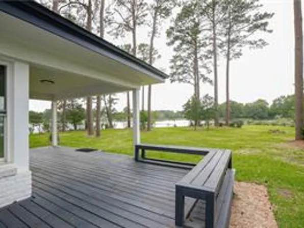 2320 Sterling Point Dr, Portsmouth, VA 23703