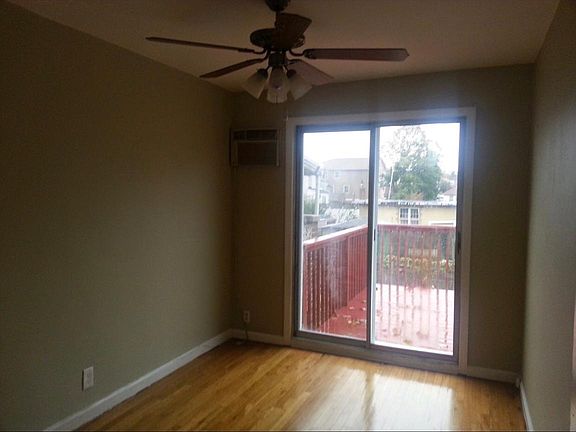 5th image of 3146 Waterbury Ave