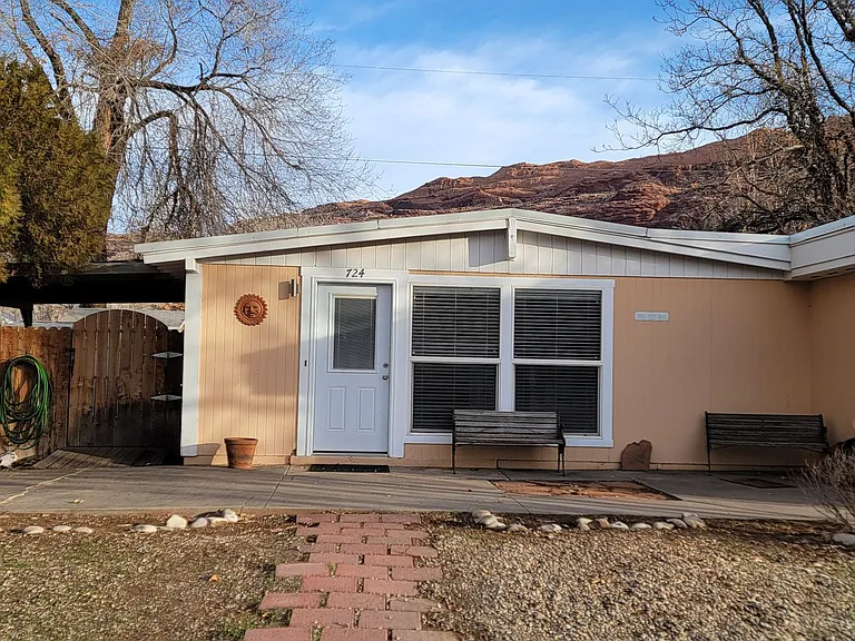 724 Westwood Ave — Photo 1