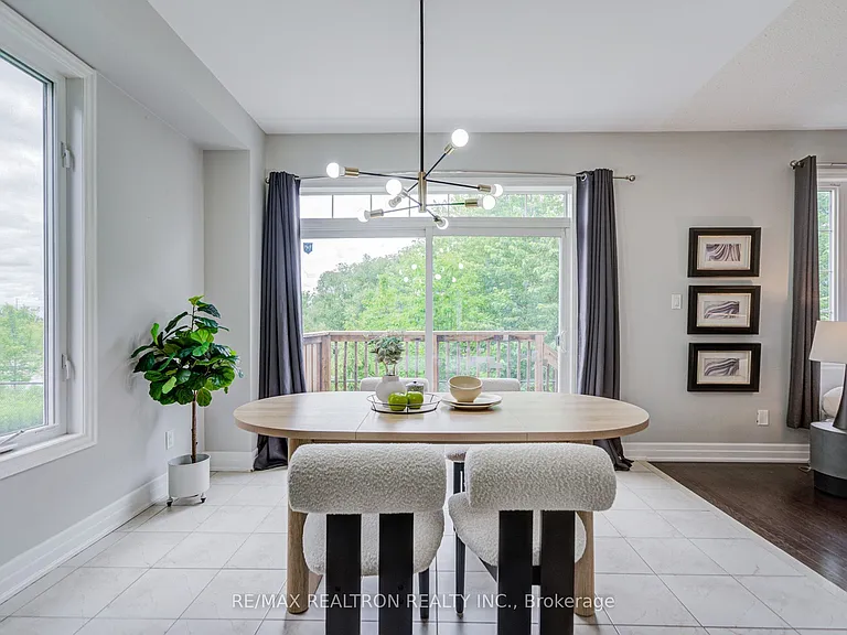 48 Robert Wilson Cres — Photo 12