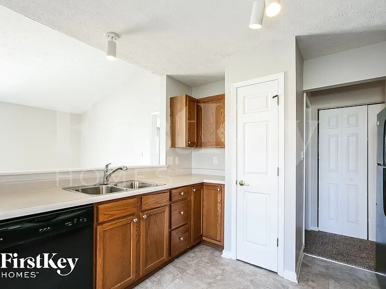 5621 Wynridge Ct — Photo 7