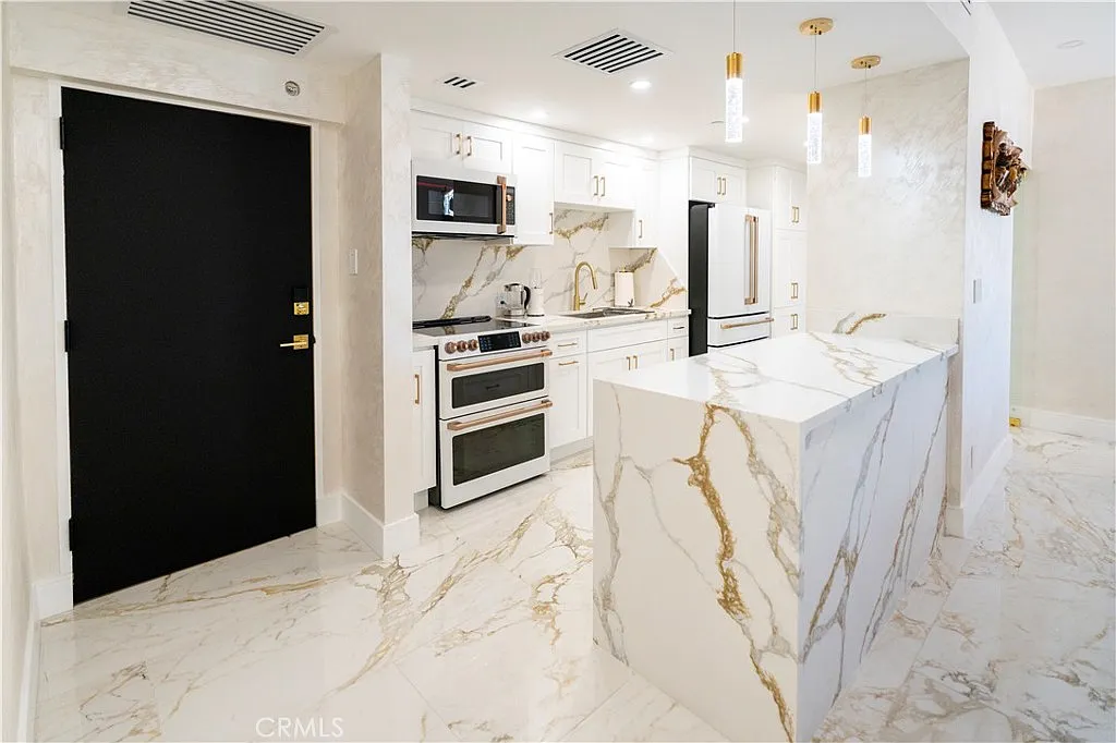 2 bed, 1166 sqft, $5,000 — Photo 3