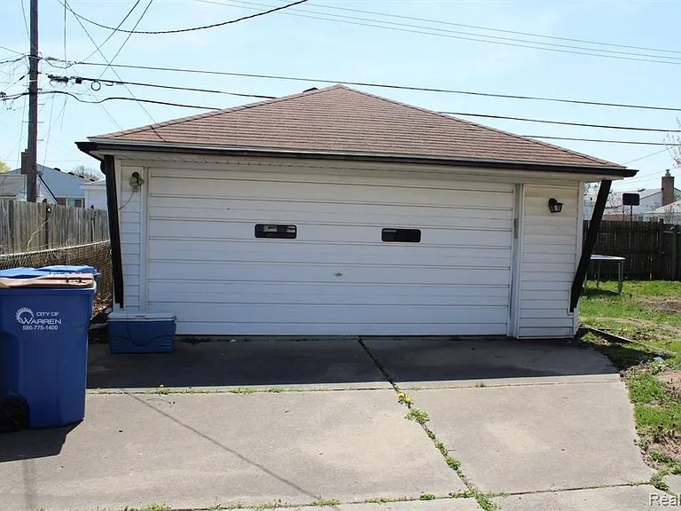 8340 Anna Ave — Photo 11