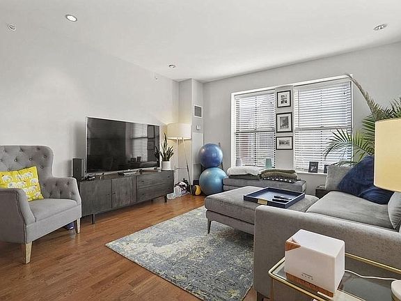 2nd image of 15 Waltham St APT B-401