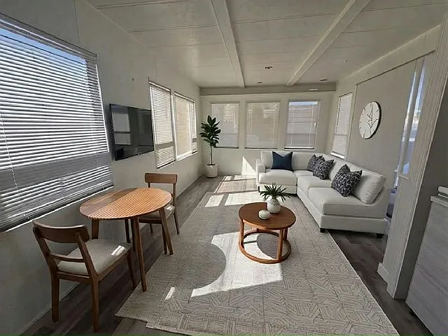 1 bed, 1.0 bath, $950 — Photo 2
