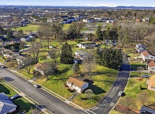 1828 Crooked Oak Dr, Lancaster, PA 17601