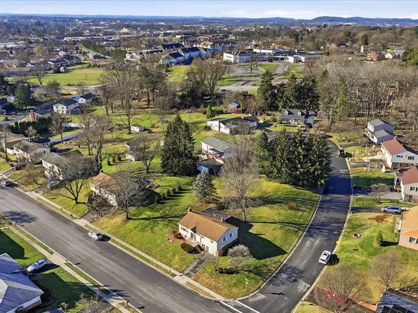 1828 Crooked Oak Dr, Lancaster, PA 17601