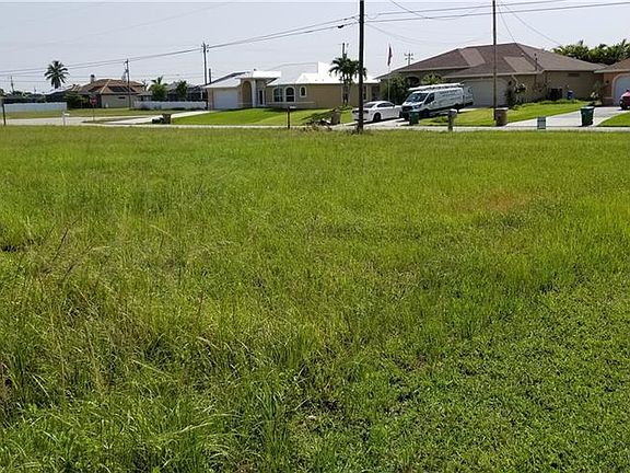 5th image of 4230 SW 19th Pl