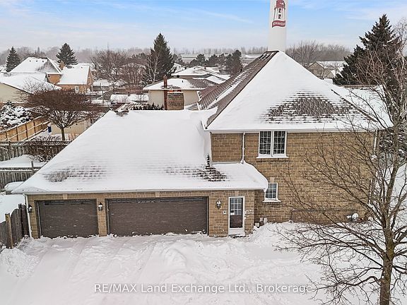 5th image of 750 McPherson Cres