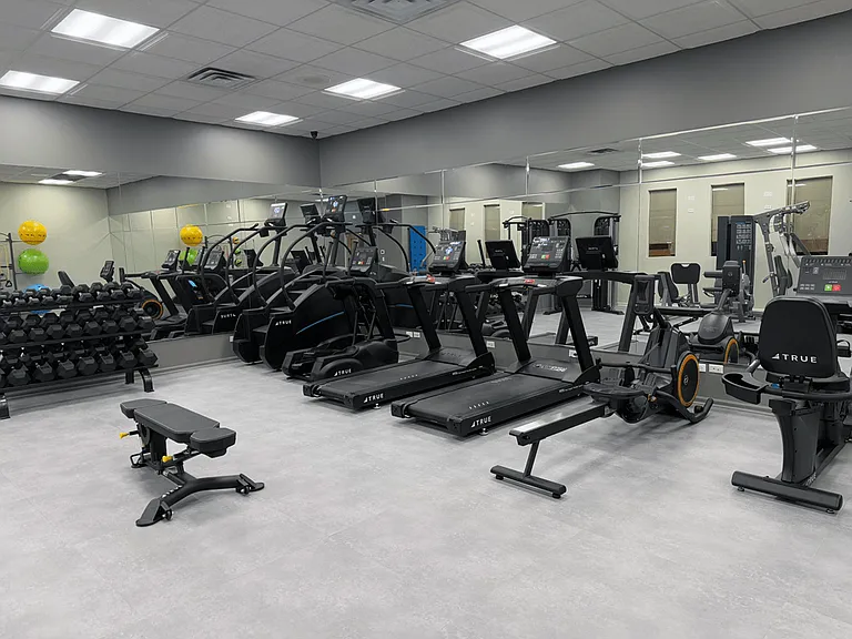 Uptown Regency - 5050 N Sheridan Rd — Photo 6