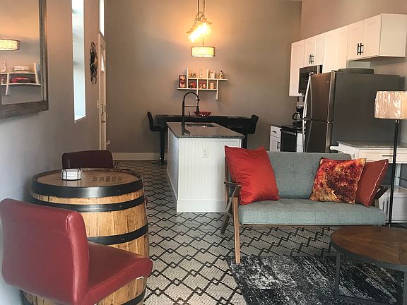 Refinished bourbon barrel pays homage to the "bourbon country".