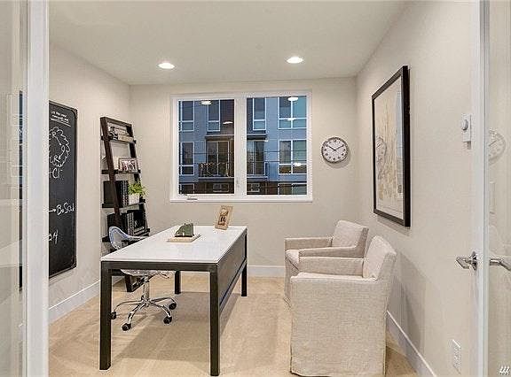 5th image of 2214A Franklin Ave E