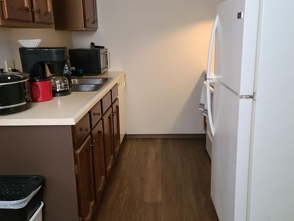 2nd image of 1310 Queens Ct #1310A