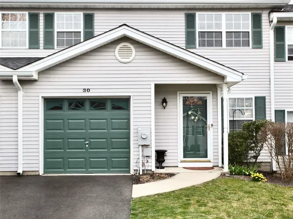 30 Biltmore Circle #30, Huntington Station, NY 11746