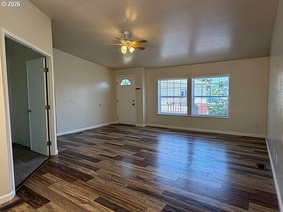 3rd image of 157 Creekside Ct