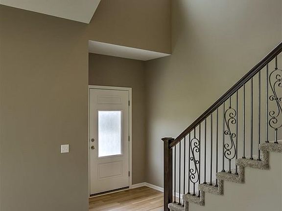 4th image of 134 Broken Arrow Cir