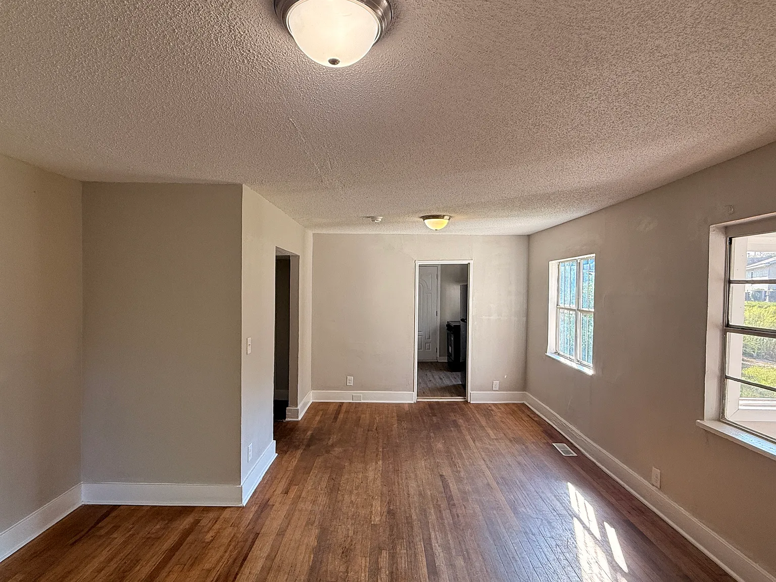 2 bed, 879 sqft, $900 — Photo 3