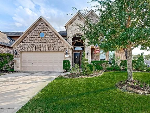 3rd image of 18631 Pelham Grove Ln