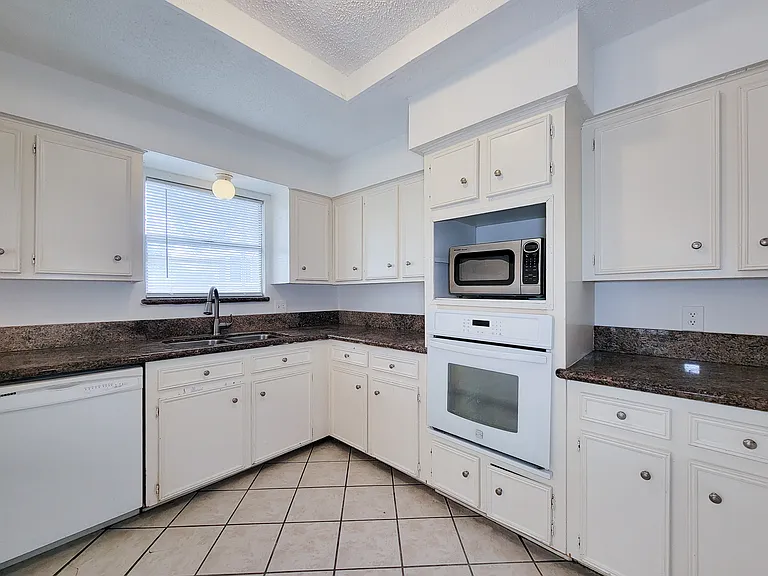 2710 Quail Creek Dr — Photo 14