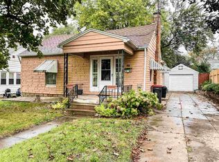 1005 Chestnut St, Pekin, IL 61554