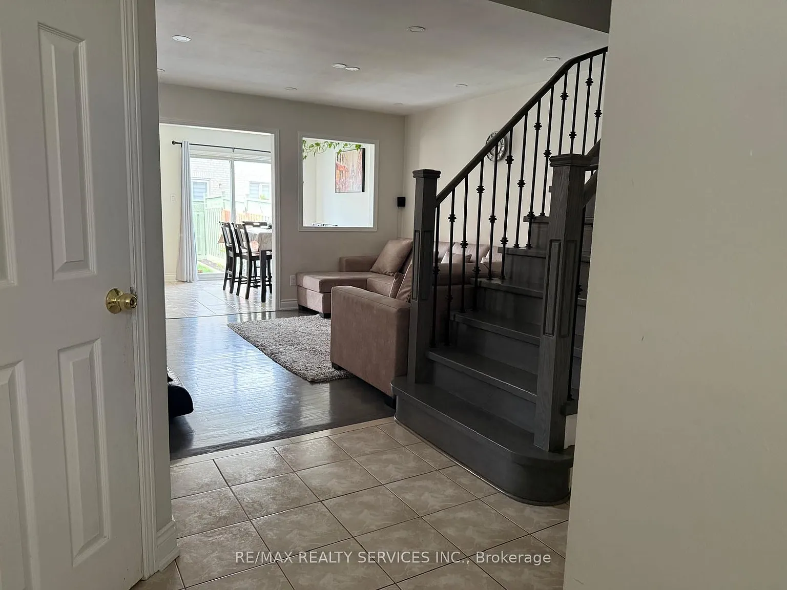 3 bed, $2,900 — Photo 2